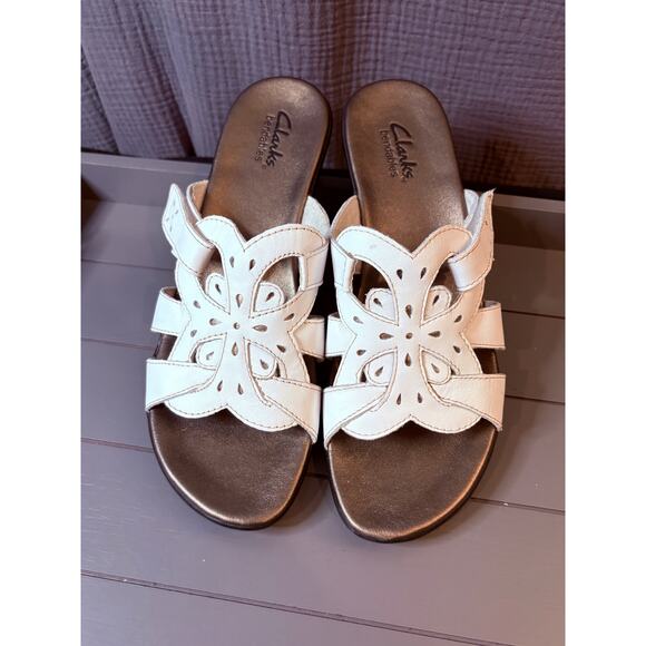 Clarks White Leather Floral Slip-On Wedge Sandals Size 8M - Picture 1 of 7